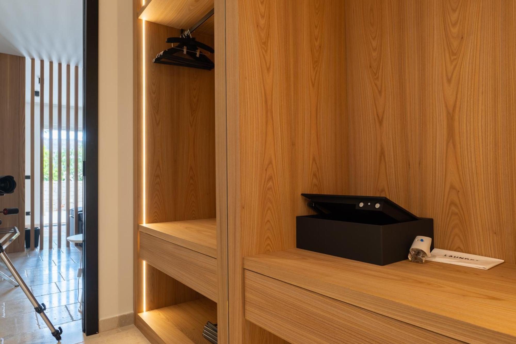 Essenza Relais Contemporaneo Bed & Breakfast Cisternino Luaran gambar