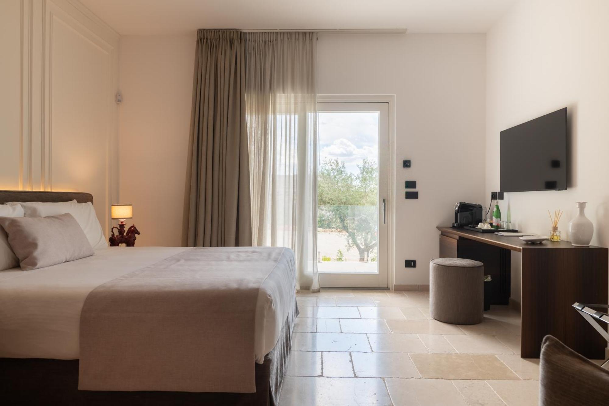 Essenza Relais Contemporaneo Bed & Breakfast Cisternino Luaran gambar