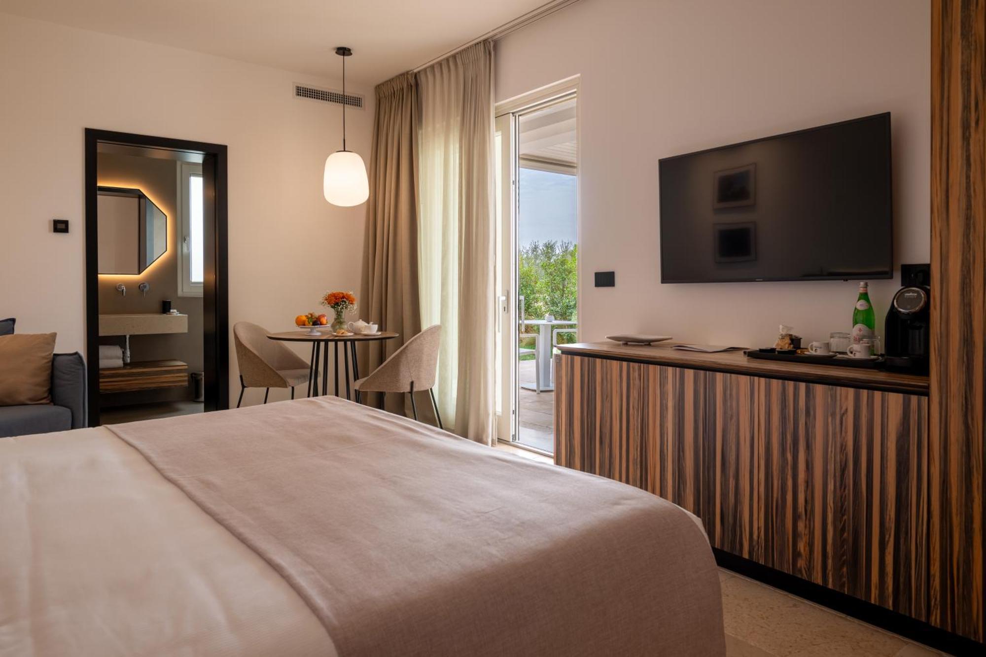 Essenza Relais Contemporaneo Bed & Breakfast Cisternino Luaran gambar